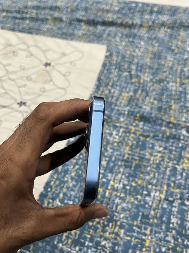 Apple iPhone 13 3