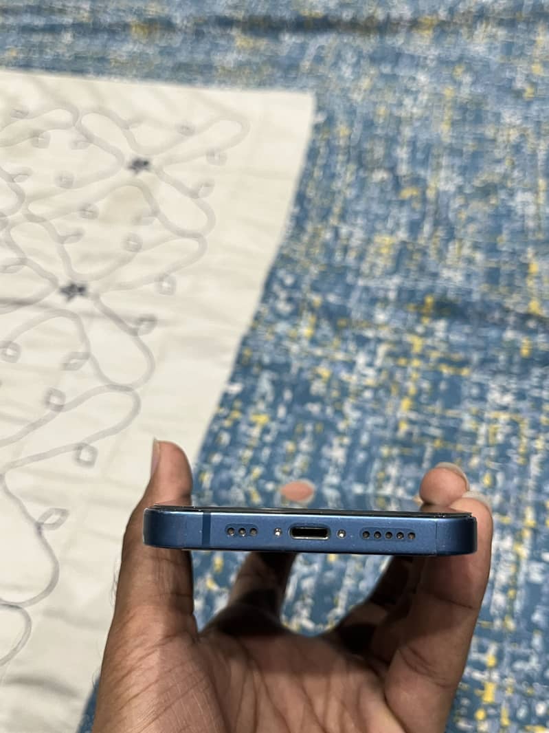 Apple iPhone 13 6