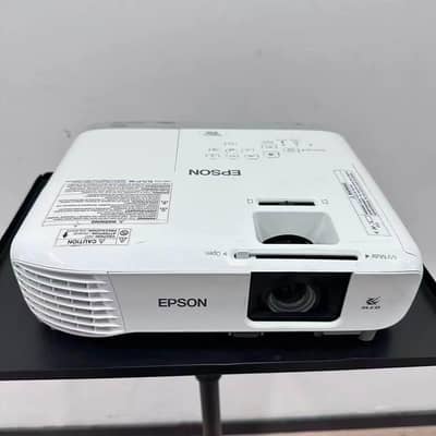 WE HAVE ALL KINDS OF PROJECTORS AVAILBLE IN DUBAI IMPORT 03152965654