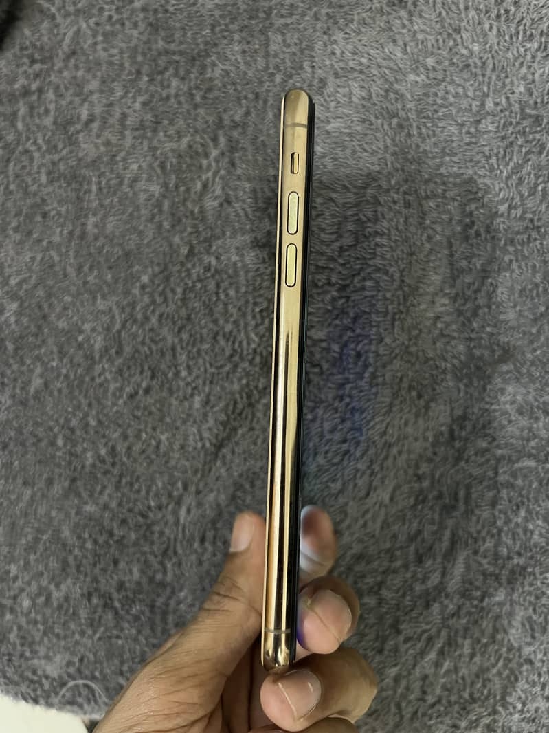 Apple iPhone 11 Pro Max 2