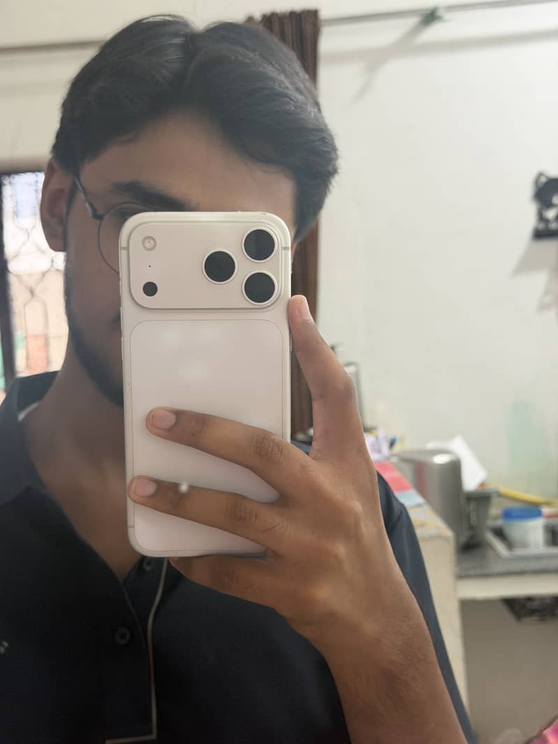 Apple iPhone 17 Pro Max 0