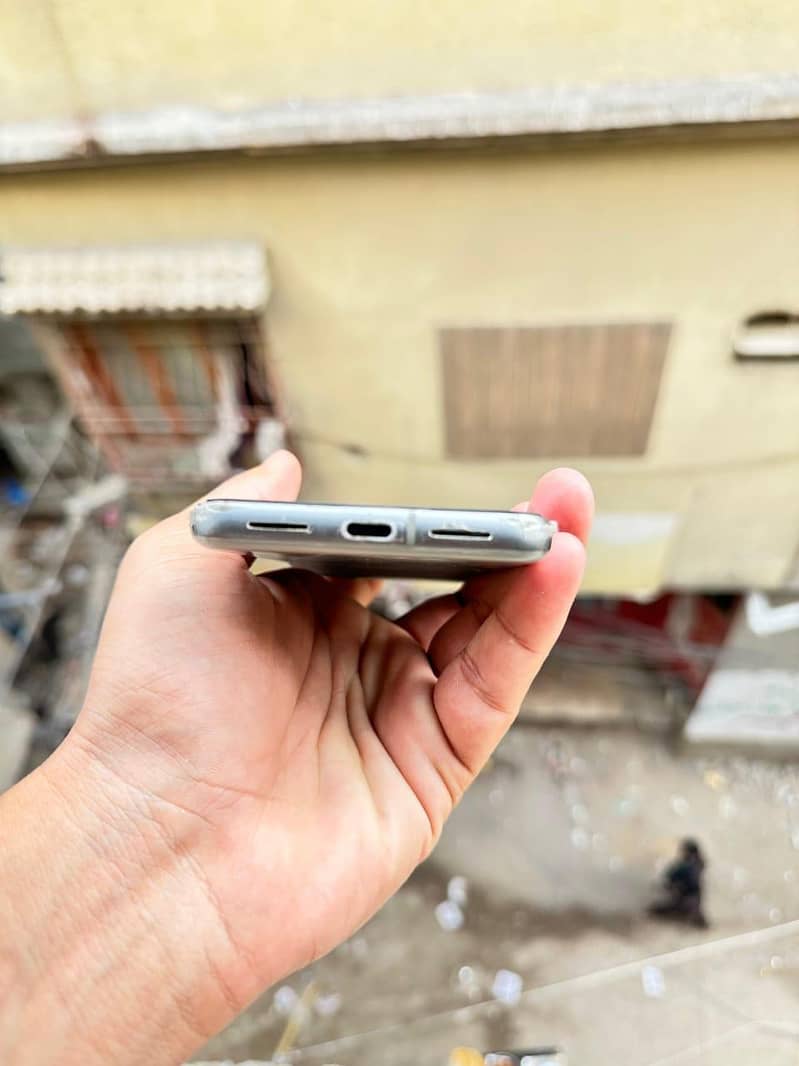Google Pixel 8 4