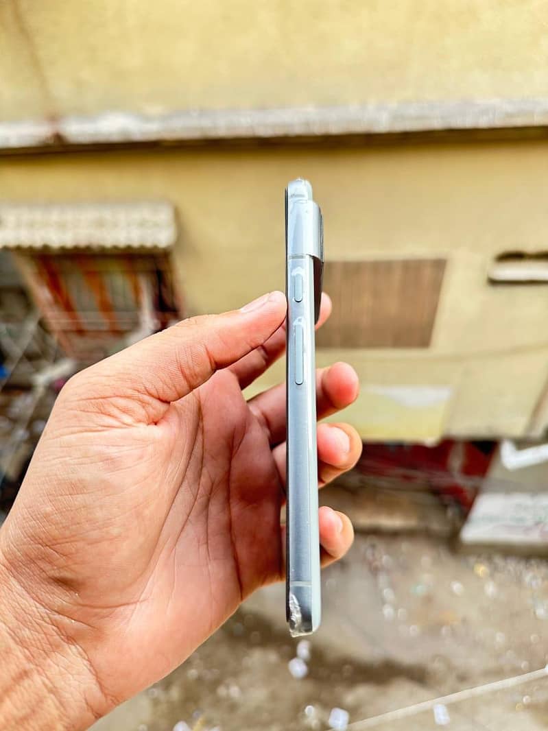 Google Pixel 8 6