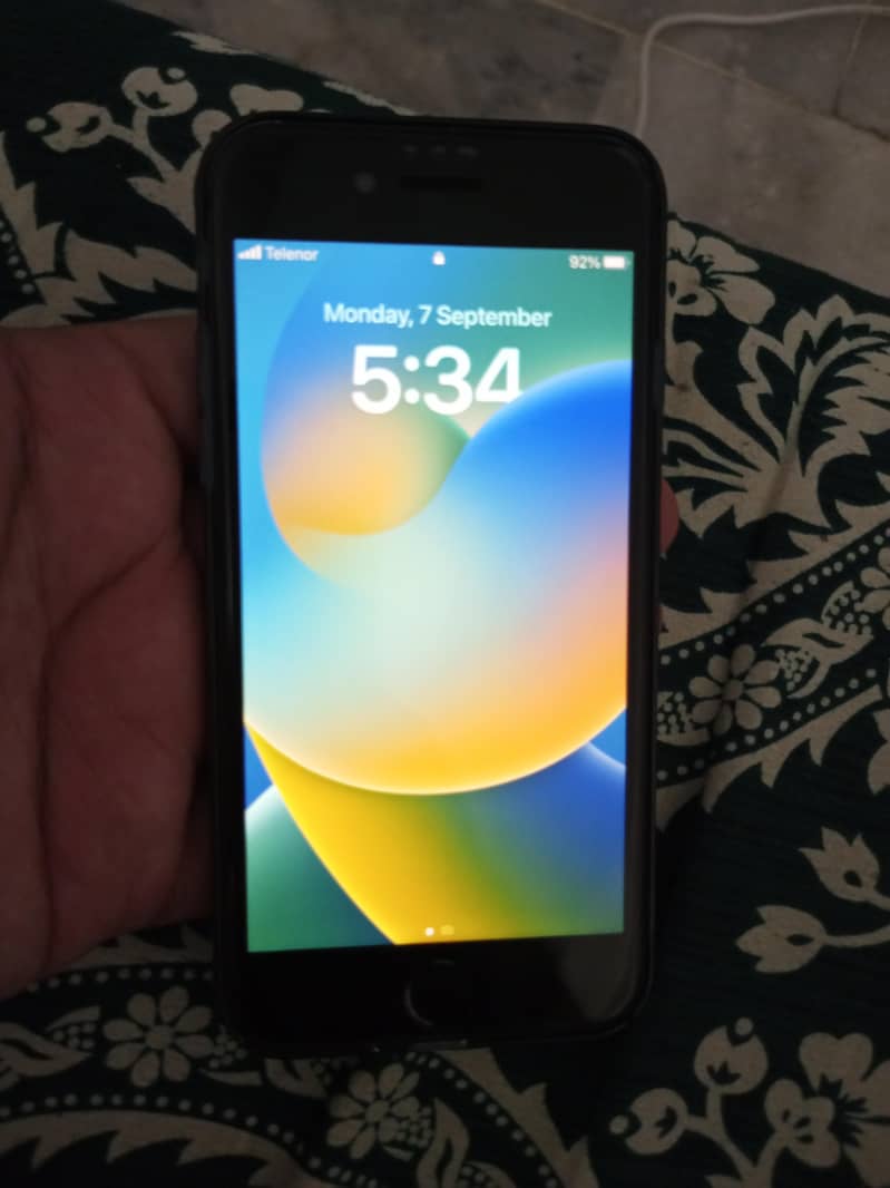 Apple iPhone 8 1