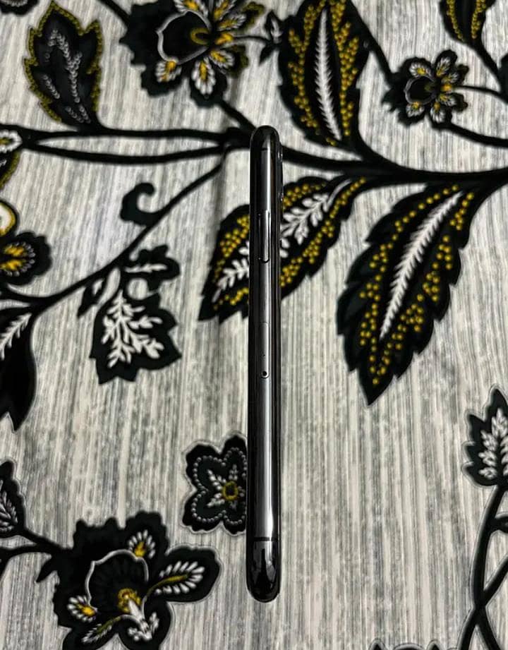 iphone 11 pro 2