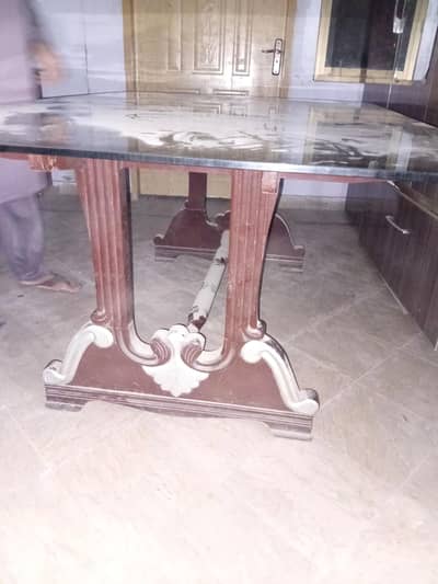 Dinning table with 6 chars