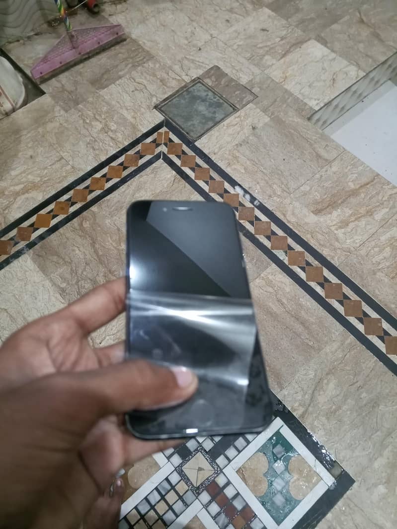 Apple iPhone 8 0