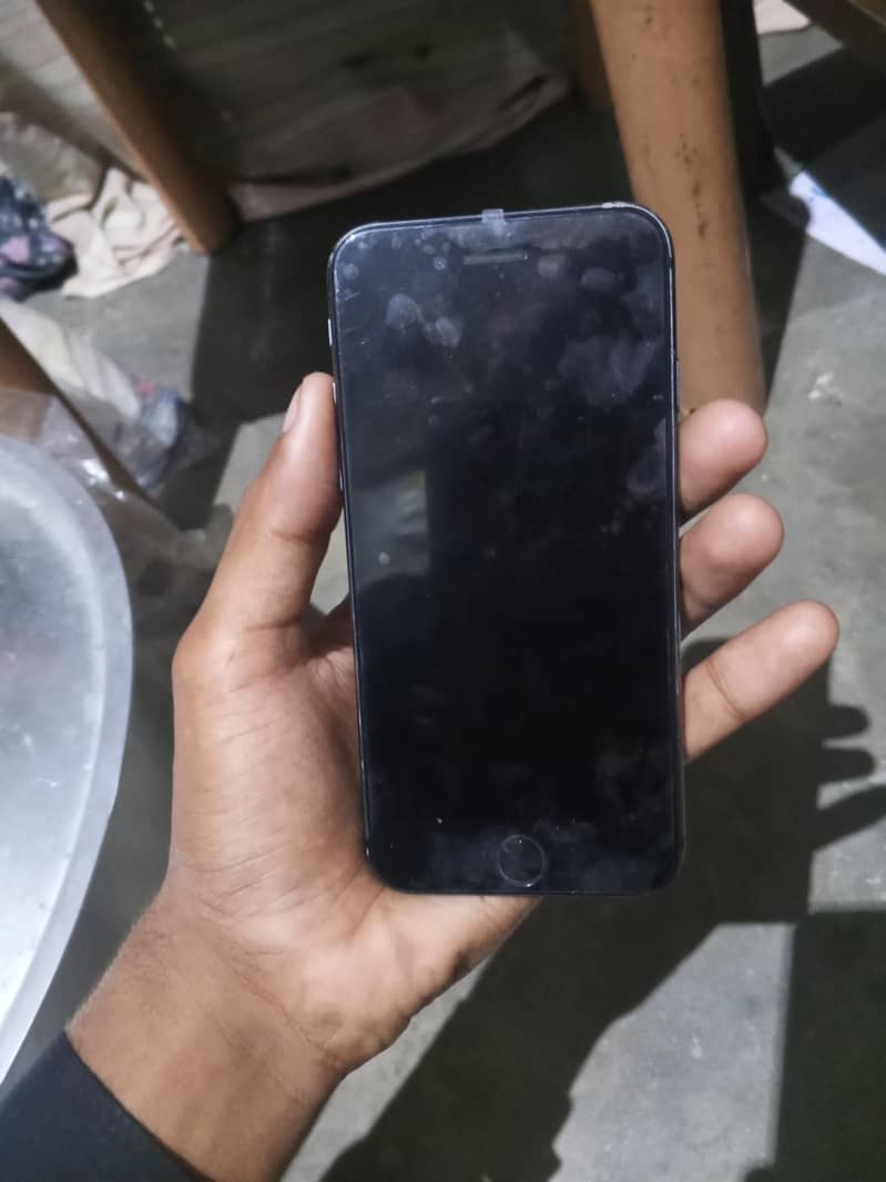 Apple iPhone 8 1