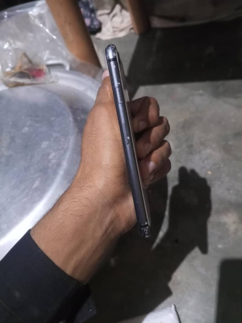 Apple iPhone 8 6