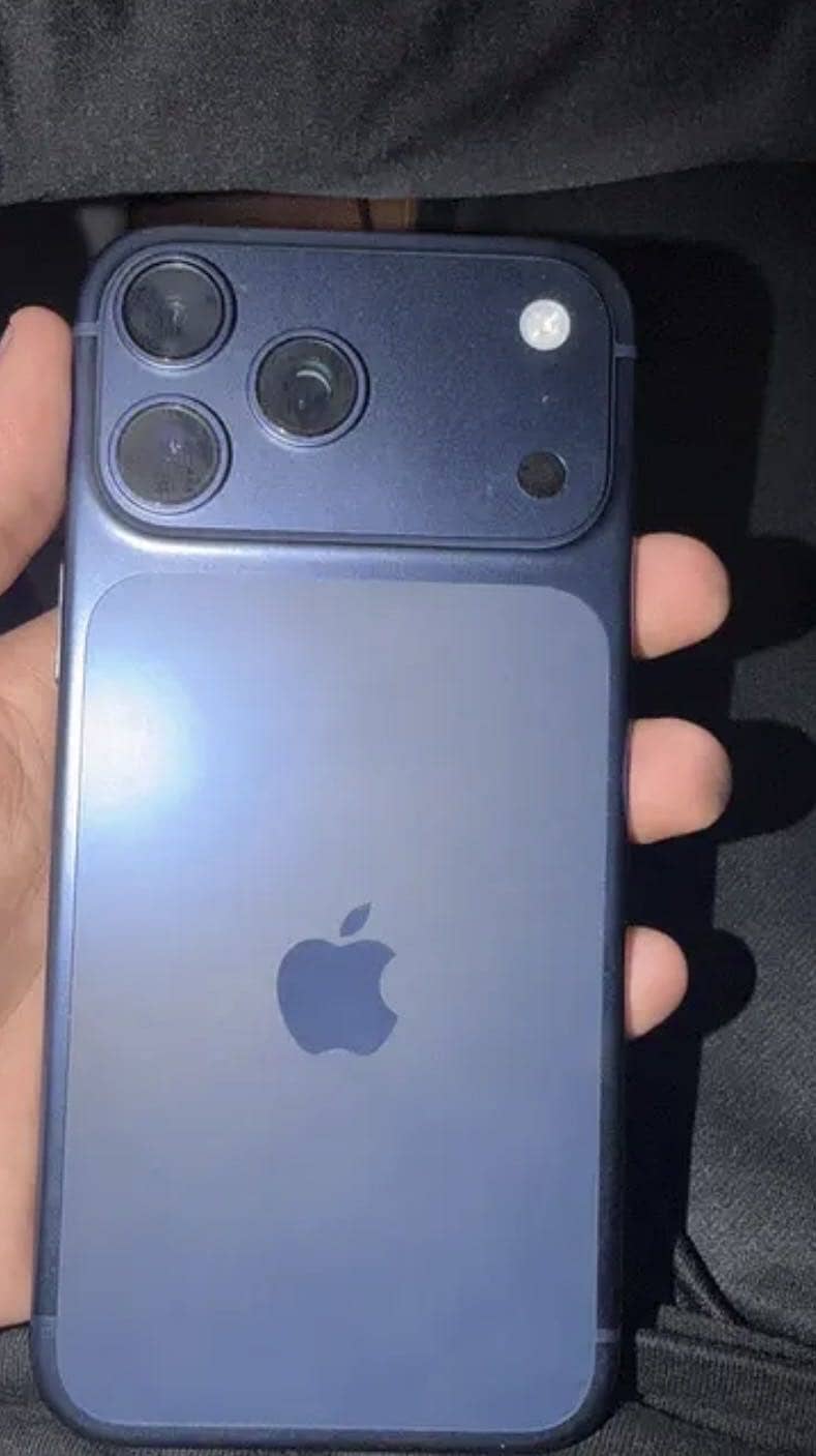 Apple iPhone 17 Pro Max 0