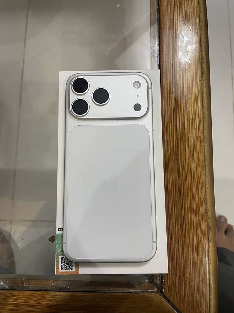 Apple iPhone 17 Pro Max 1