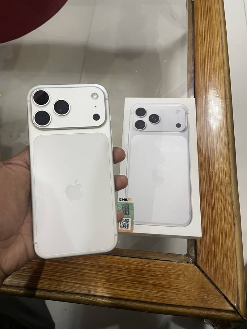 Apple iPhone 17 Pro Max 4