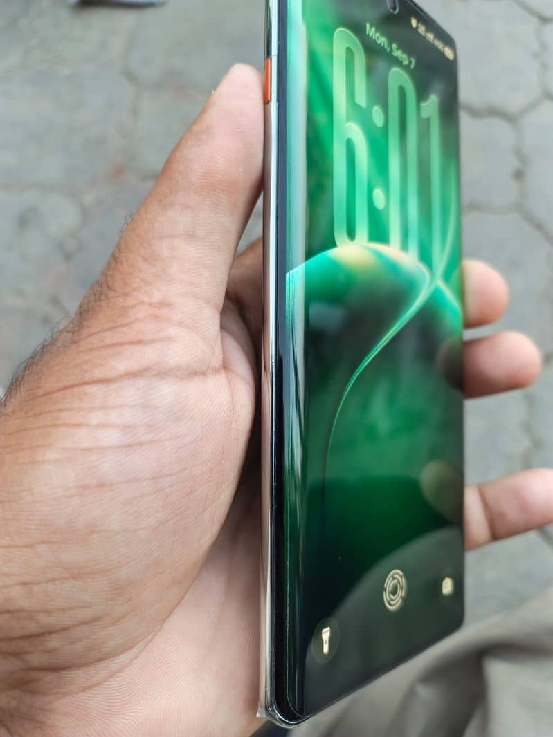 Tecno CAMON 40 Pro 14