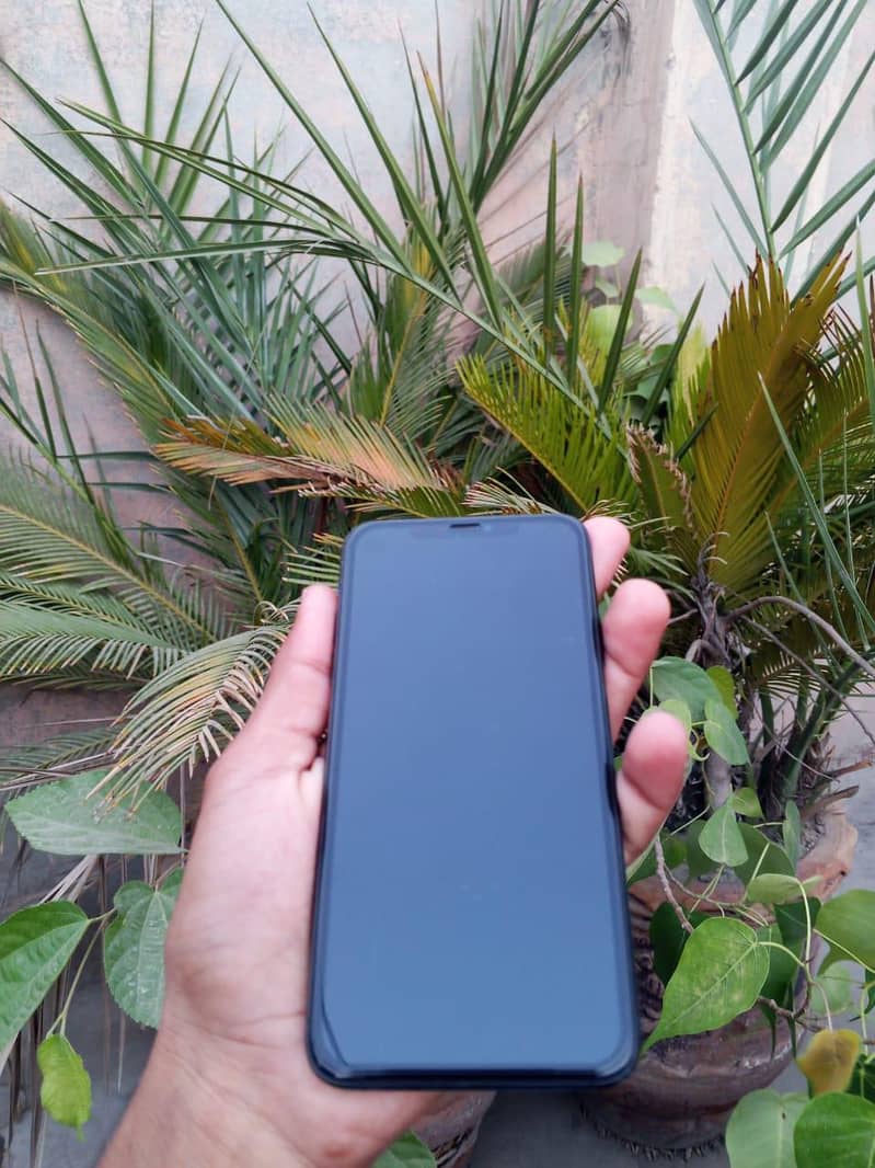 Apple iPhone 11 Pro Max 2