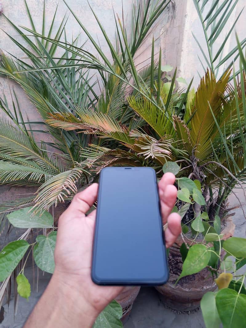 Apple iPhone 11 Pro Max 4