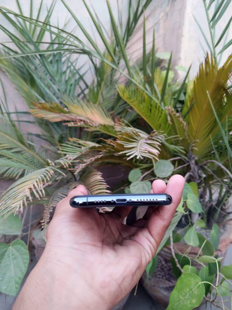Apple iPhone 11 Pro Max 8