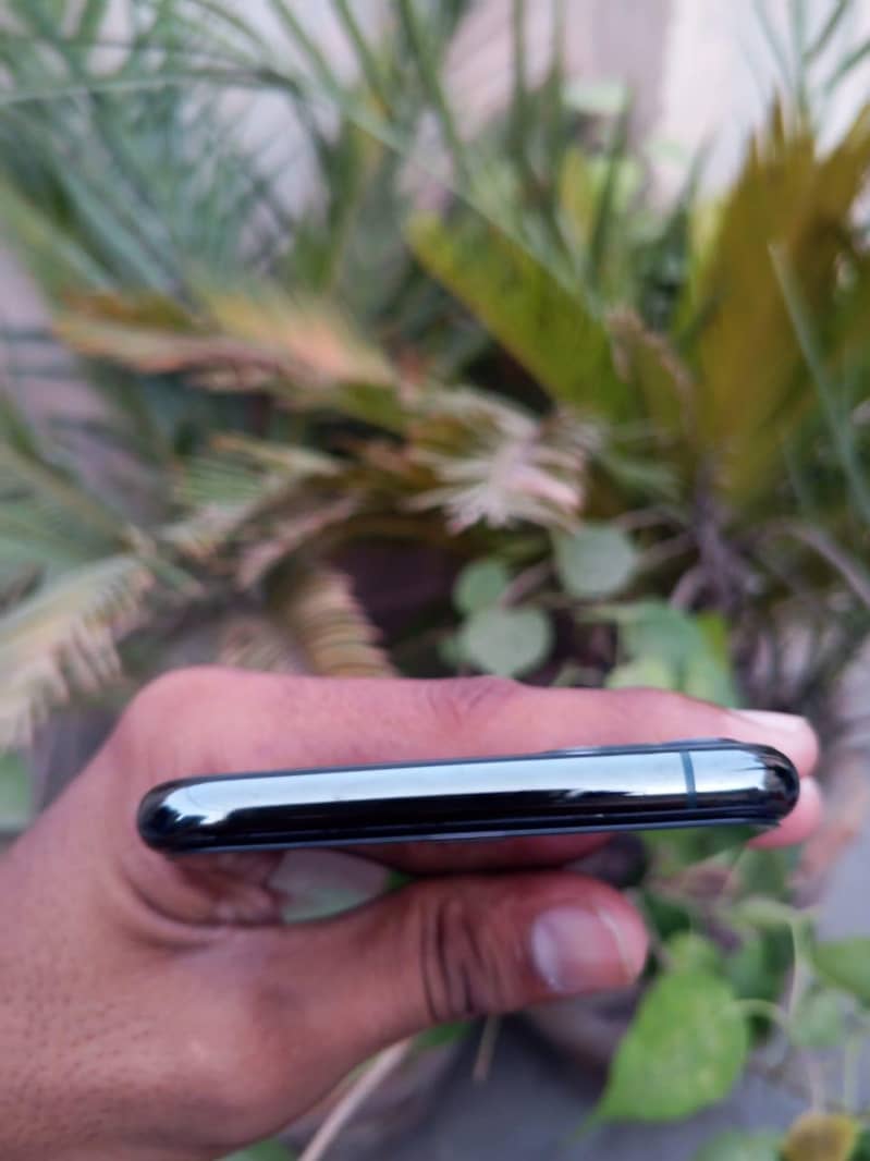 Apple iPhone 11 Pro Max 9