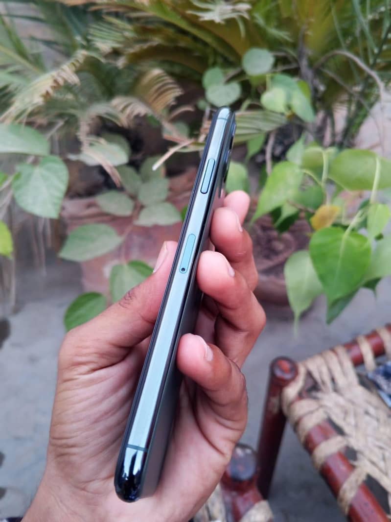 Apple iPhone 11 Pro Max 10