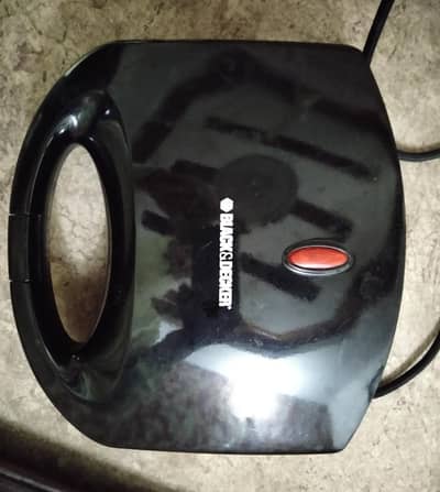 Black and Decker toaster.