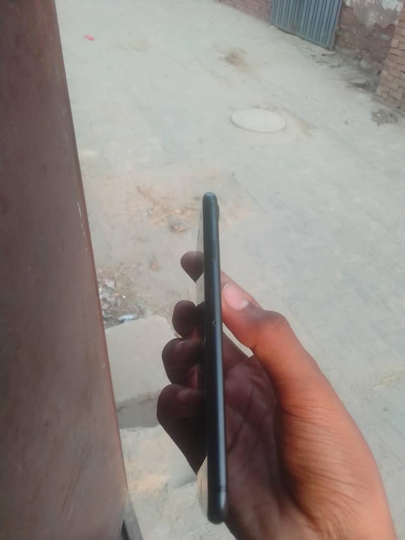Apple iPhone 7 1