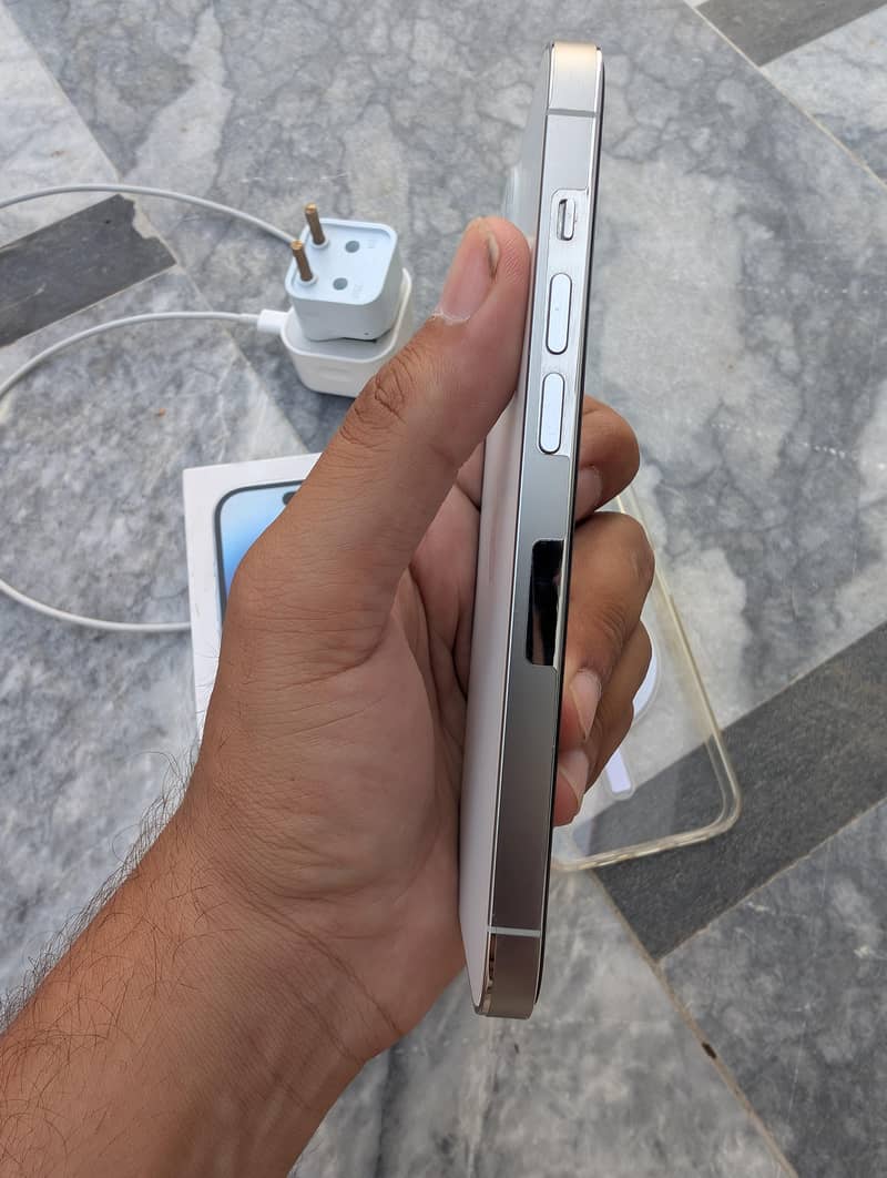 Apple iPhone 14 Pro 1