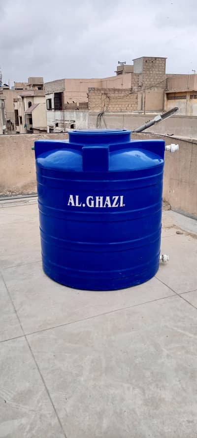 Roof Water Tank 750 Litter Clean Condition Just 4 Months Used.