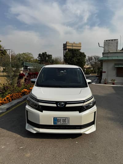 Toyota Voxy 2016