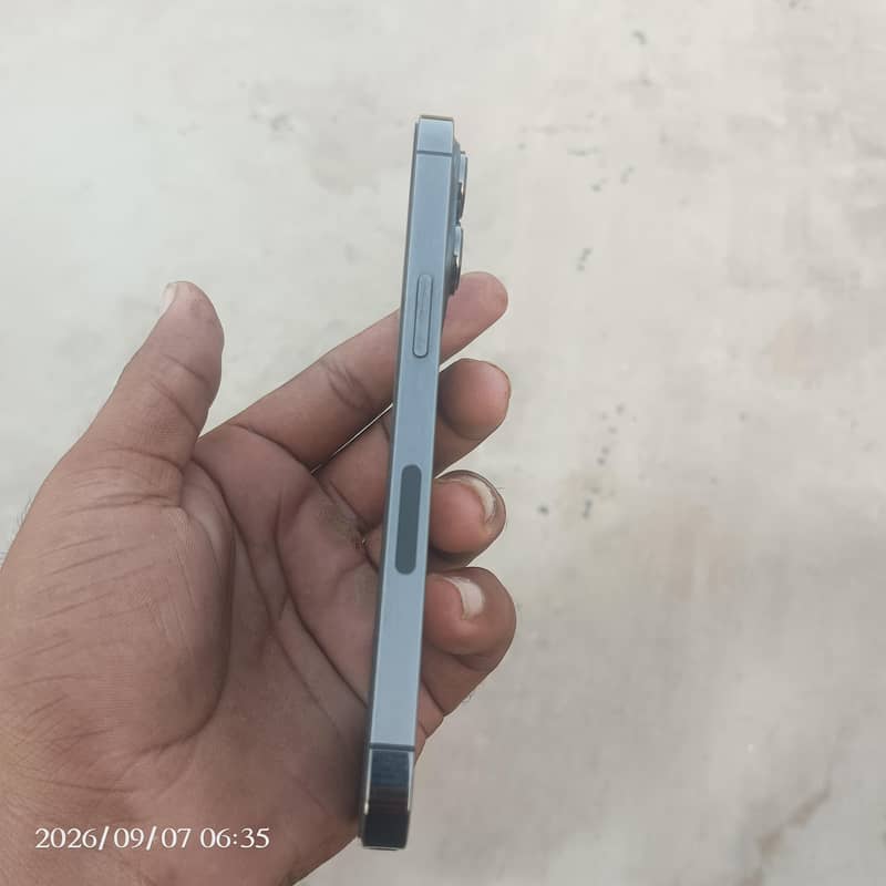Apple iPhone 13 Pro 1