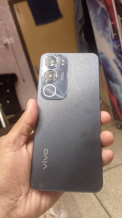 Vivo y19s pro ha 4 5 month use ha 10//10 hai all ok ha