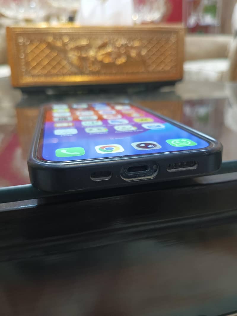 Apple iPhone 12 4