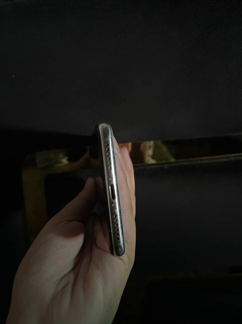 Apple iPhone X 5
