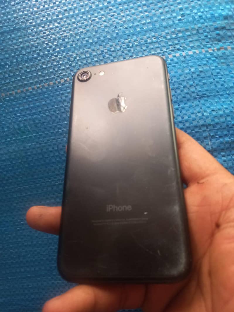 Apple iPhone 7 3