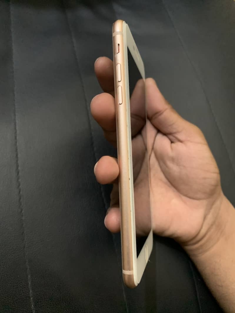 Apple iPhone 8 Plus 4