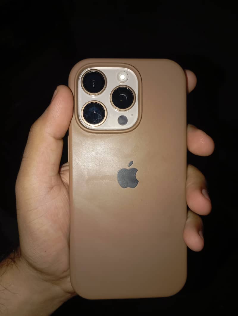 Apple iPhone 16 Pro 0