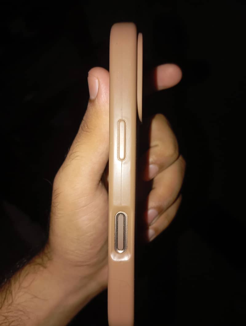 Apple iPhone 16 Pro 2