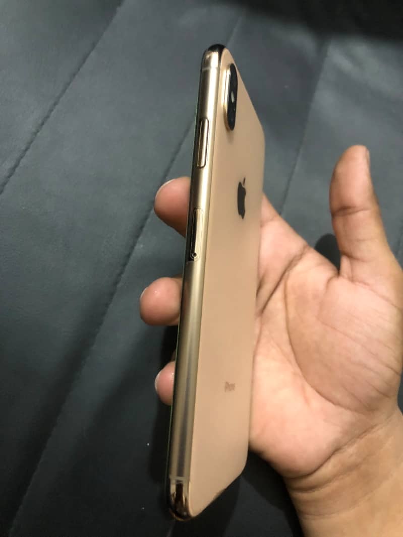 Apple iPhone XS Max 3