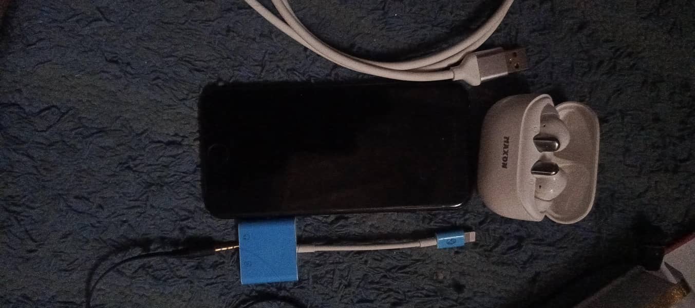 Apple iPhone 7 0