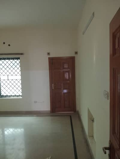 10marla 3beds DD TV lounge kitchen attached baths neat clean ground portion for rent in G 13 4 islamabad