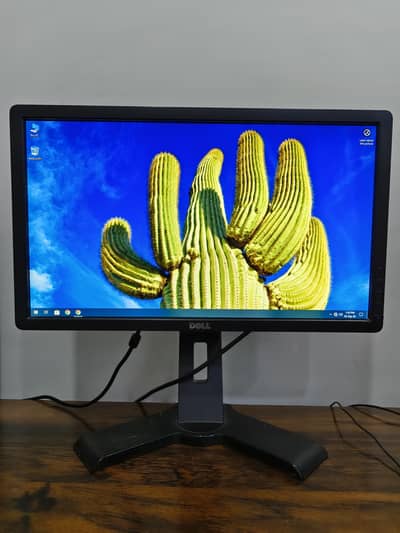 Dell 19 inch LCD monitor with orignal stand