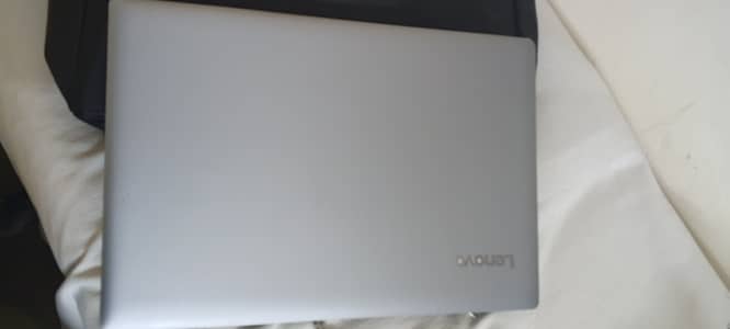 Lenovo Core I3, 7th Generation 8/128
