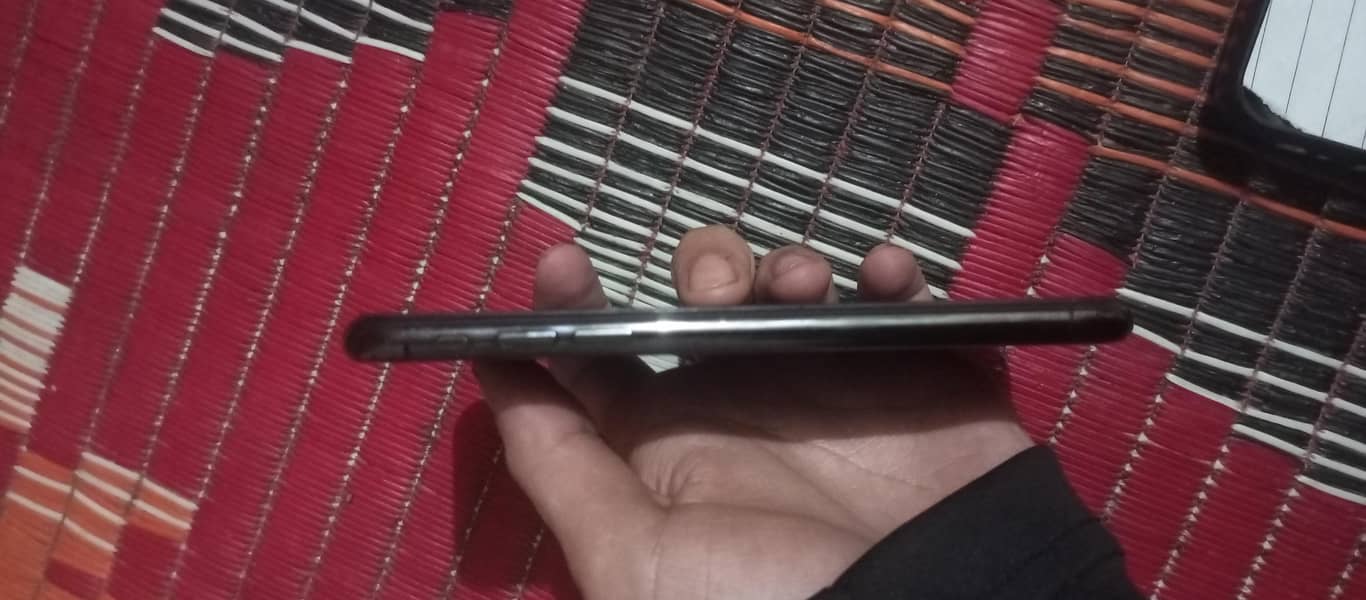 Apple iPhone XS 4