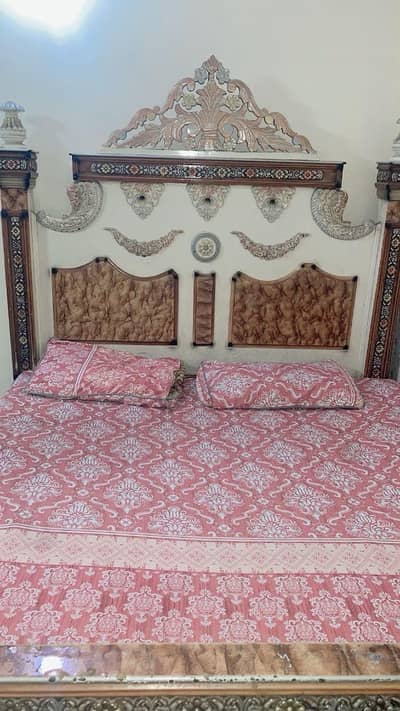 1 king size bed new condition