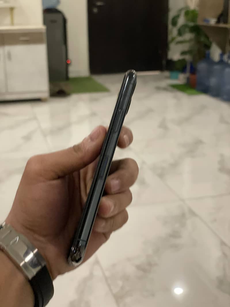 Apple iPhone 11 Pro 1