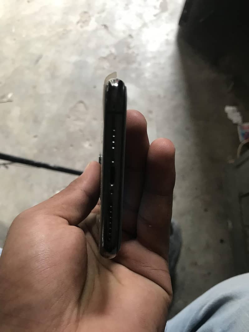 Apple iPhone 11 Pro Max 2