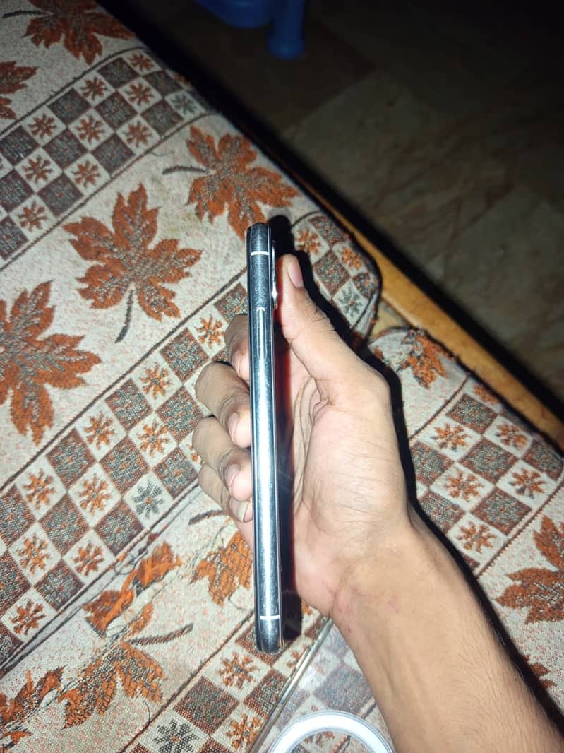 Apple iPhone X 0