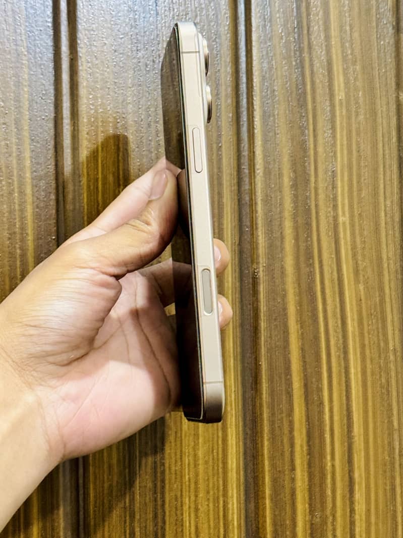 Apple iPhone 16 Pro Max 3