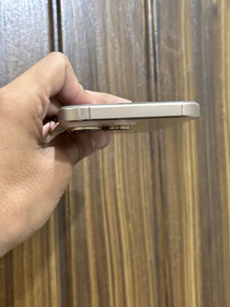 Apple iPhone 16 Pro Max 4