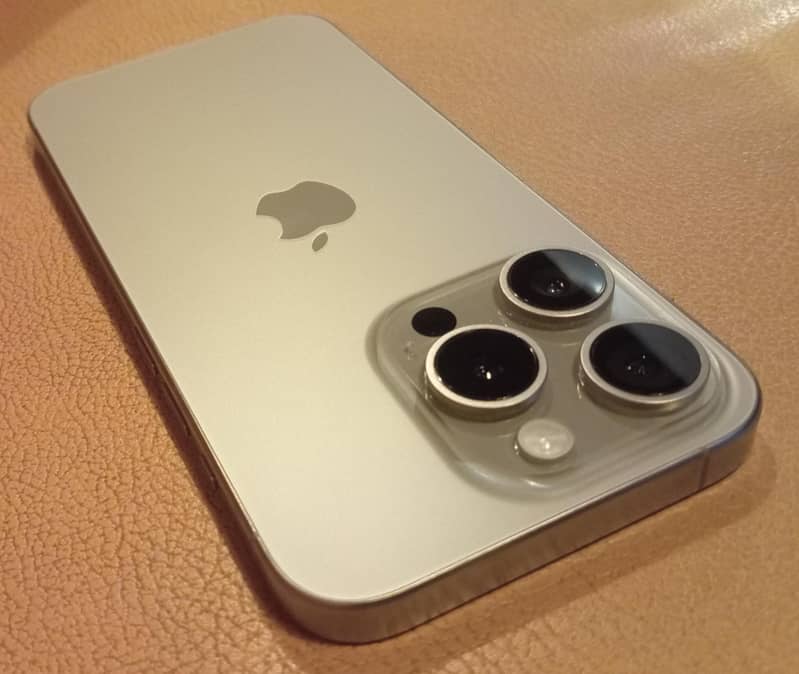 Apple iPhone 15 Pro 0