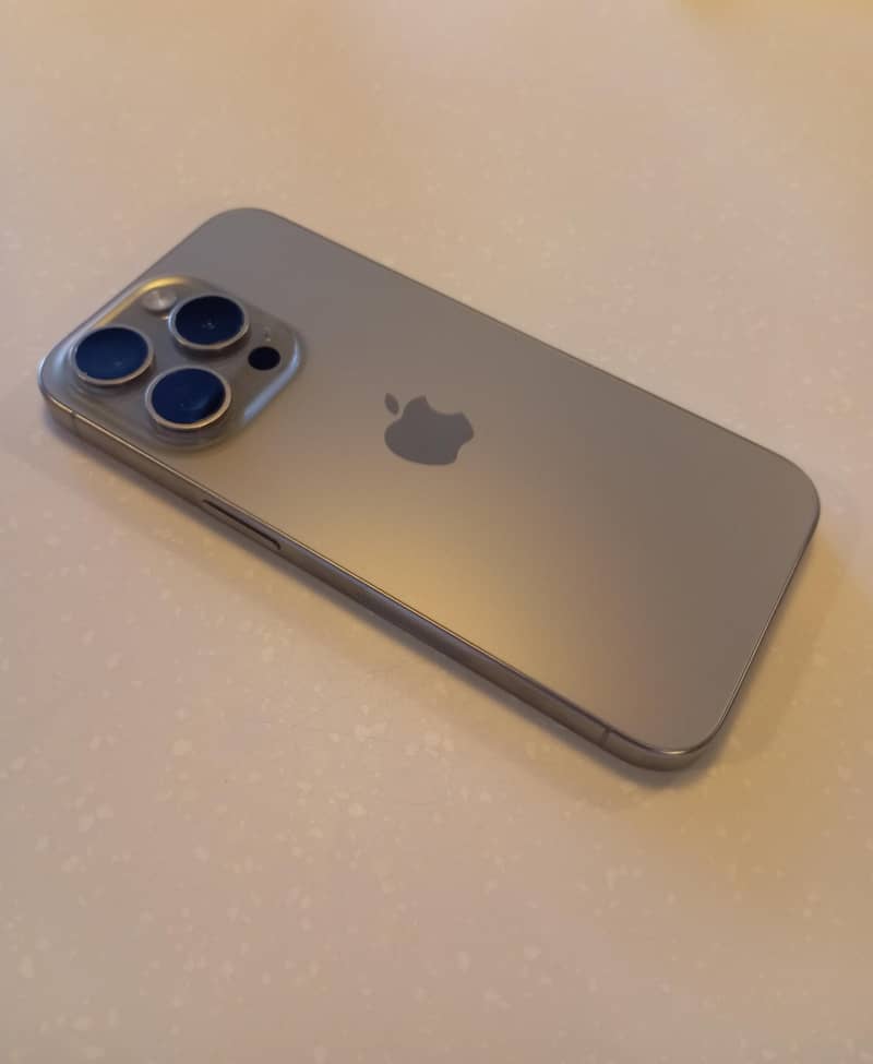 Apple iPhone 15 Pro 2