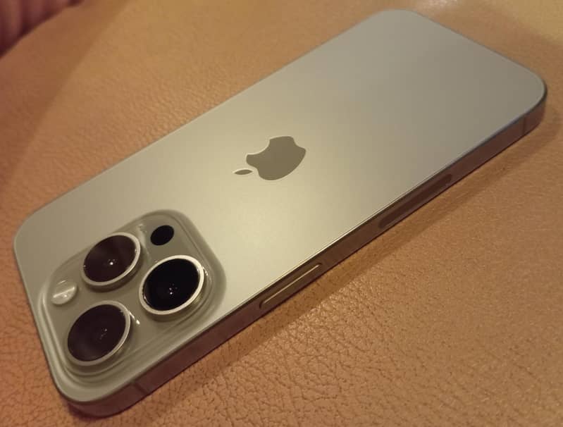 Apple iPhone 15 Pro 4